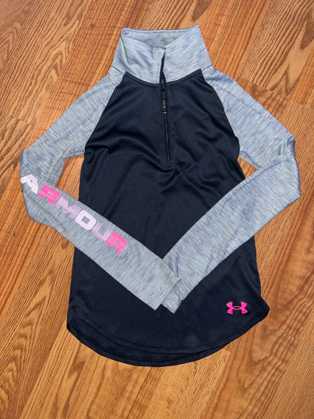 Under Armour Youth HeatGear 1/4 Zip Pullover YMD Black Gray Pink